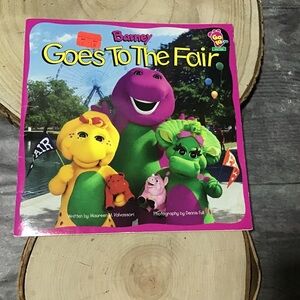 Barney goes to the fair paperback 2000